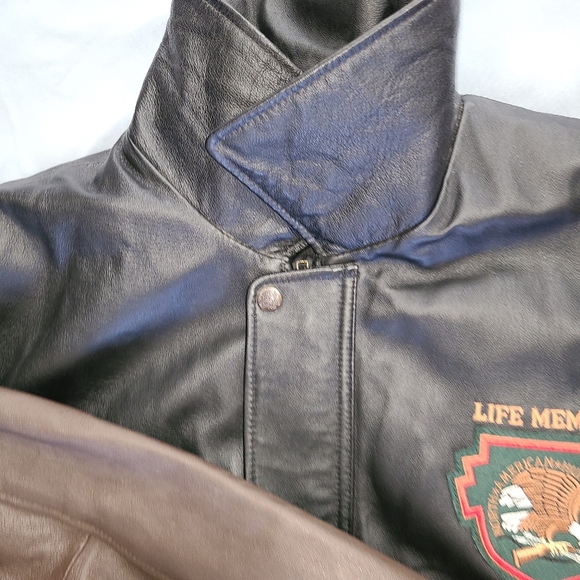 Leather jacket - Picture 3 of 12